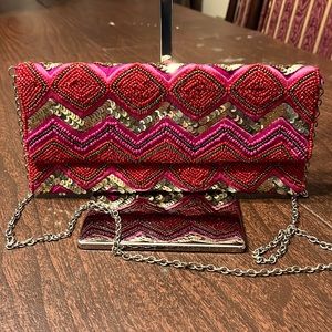 Antik Kraft Hand Beaded Clutch With Shoulder Chain